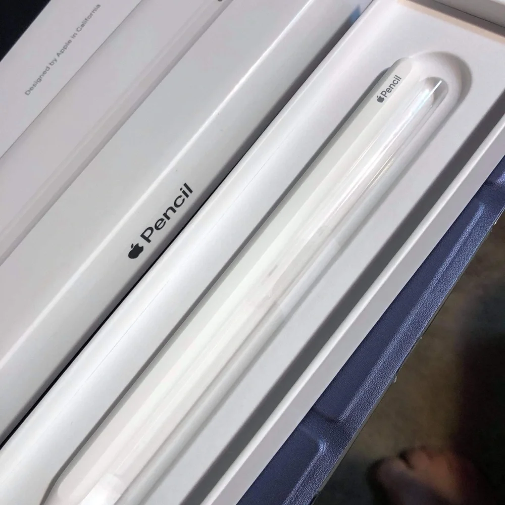Apple iPad Pro 5th Generation 256GB,5G SIM CARD,Magic Keyboard & Apple Pencil .
